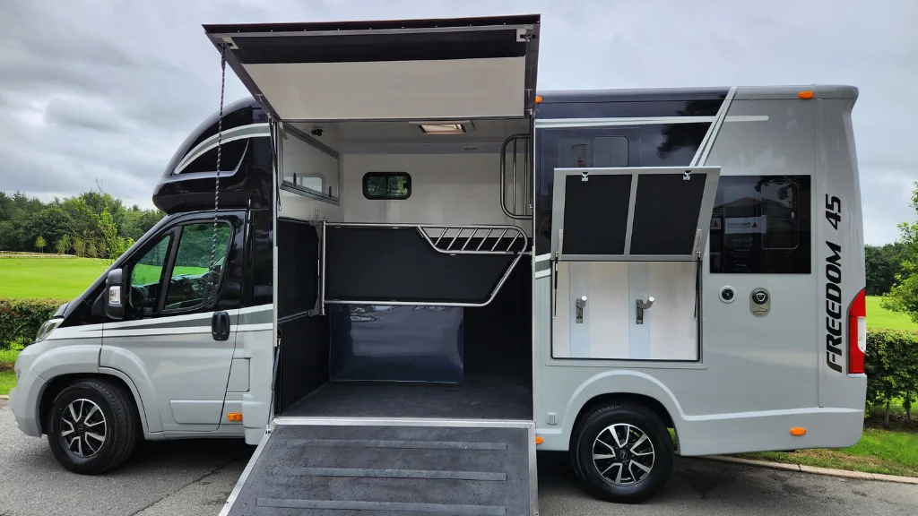 Aeos Freedom 45 horsebox - KPH Heritage