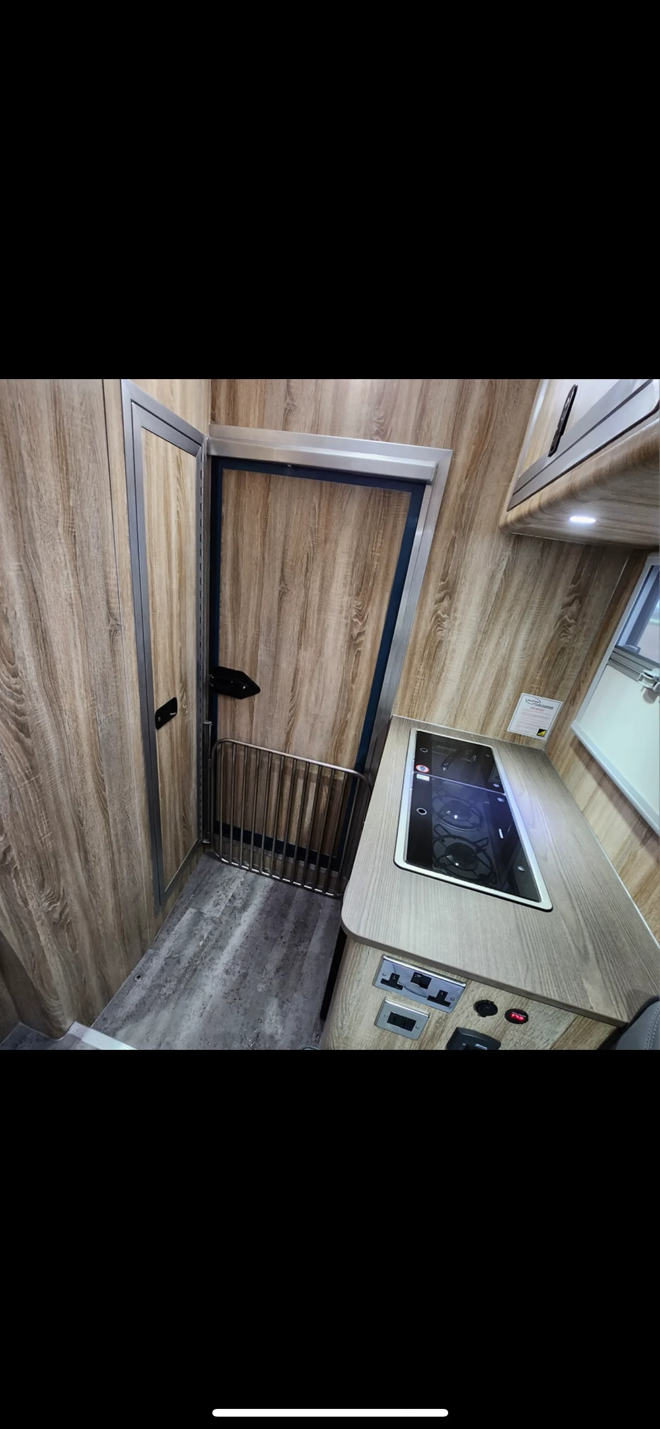 Aeos Discovery 72 interior view