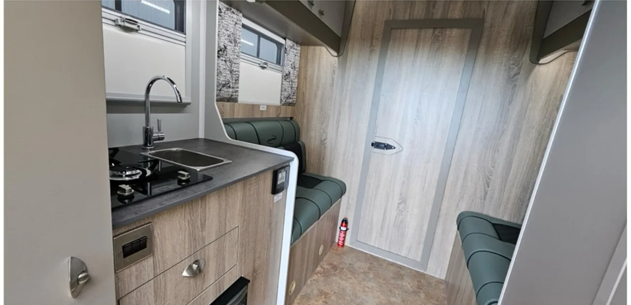 Aeos Discovery 72 view 3