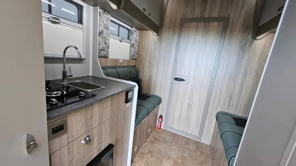 Aeos Discovery 72 view 6